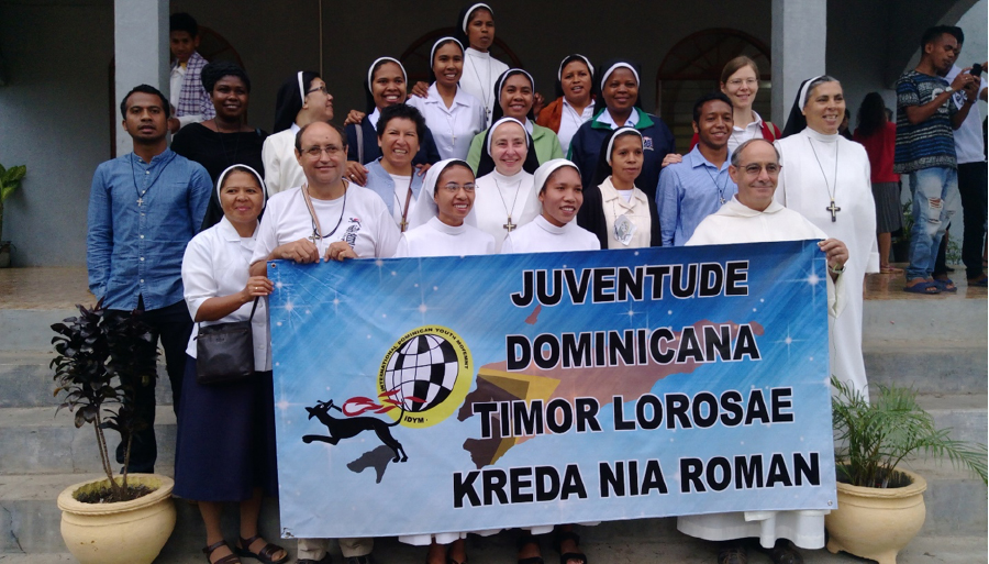 grupoReligiososcongresoMJDTimor